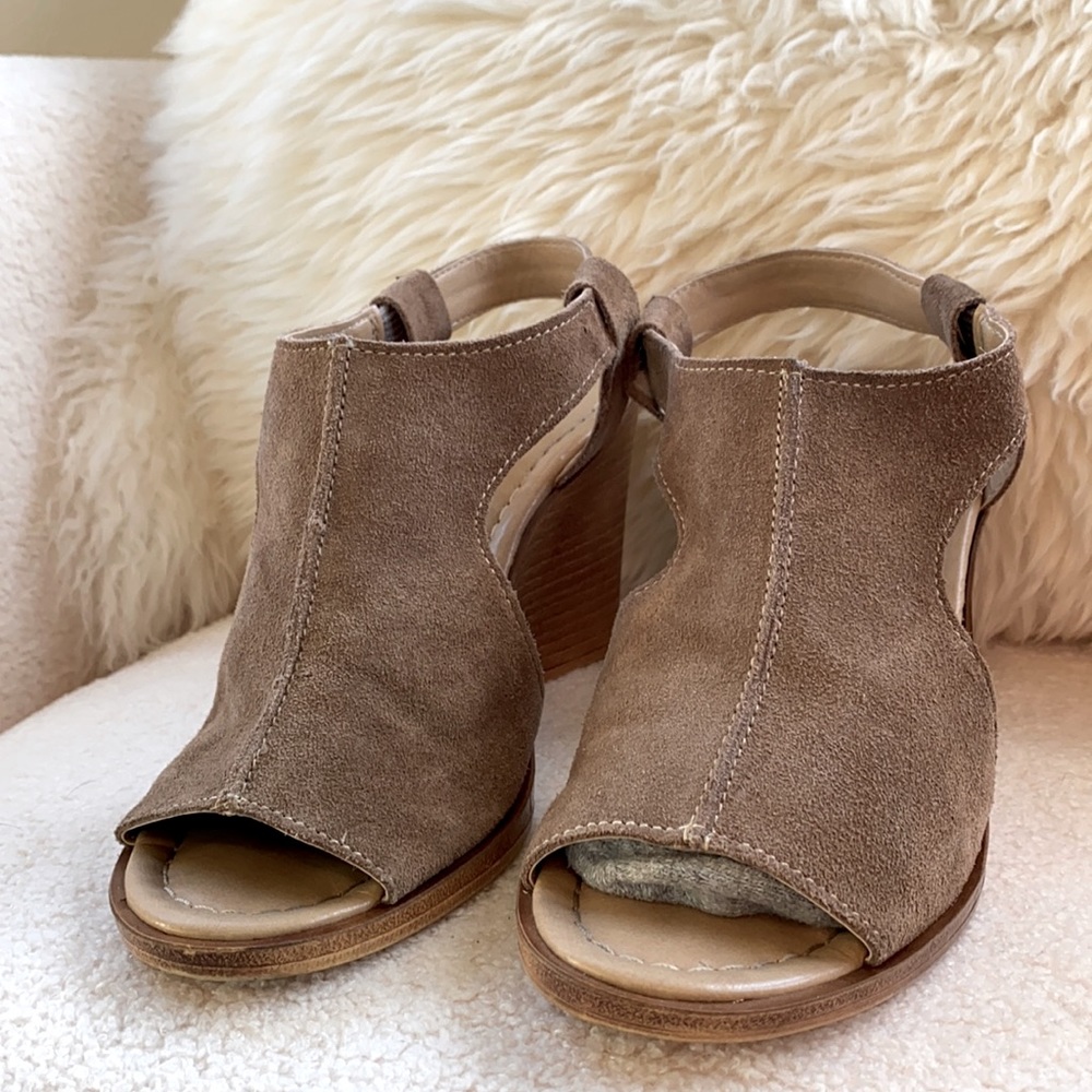 Tan leather wedges
